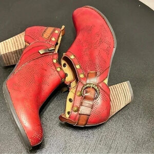 L’Artiste by Spring Step Womens Leather Ankle Bootie red